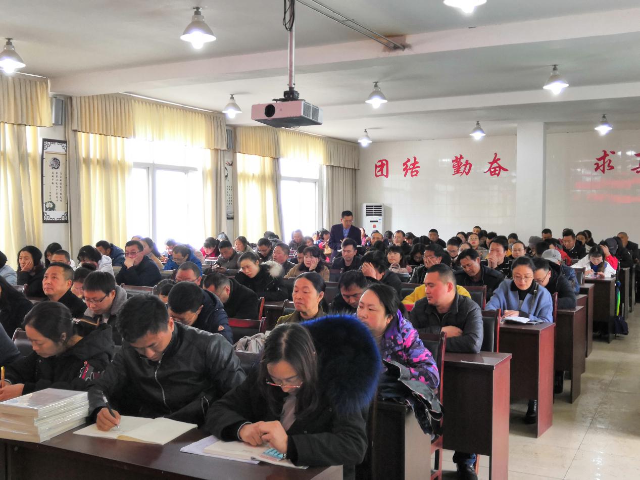 加強(qiáng)業(yè)務(wù)培訓(xùn)，切實(shí)提高業(yè)務(wù)素質(zhì)