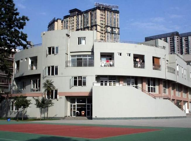 成都市鹽道街中學(xué)發(fā)展前景怎么樣？