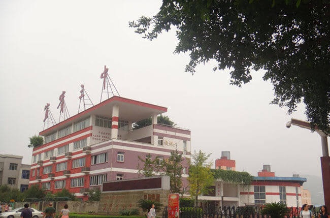 宜賓市第三中學(xué)2018年中考錄取分?jǐn)?shù)線是多少？