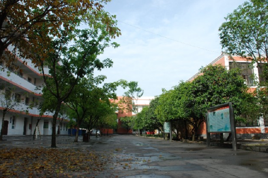 大邑中學(xué)聯(lián)系方式是多少？