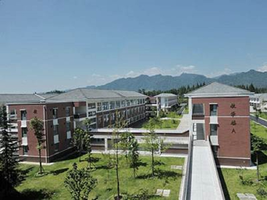 青城山高級(jí)中學(xué)2020年中考錄取分?jǐn)?shù)線是多少？