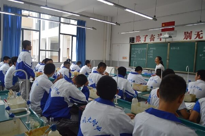 四川大學(xué)附屬中學(xué)2018年招生人數(shù)是多少？