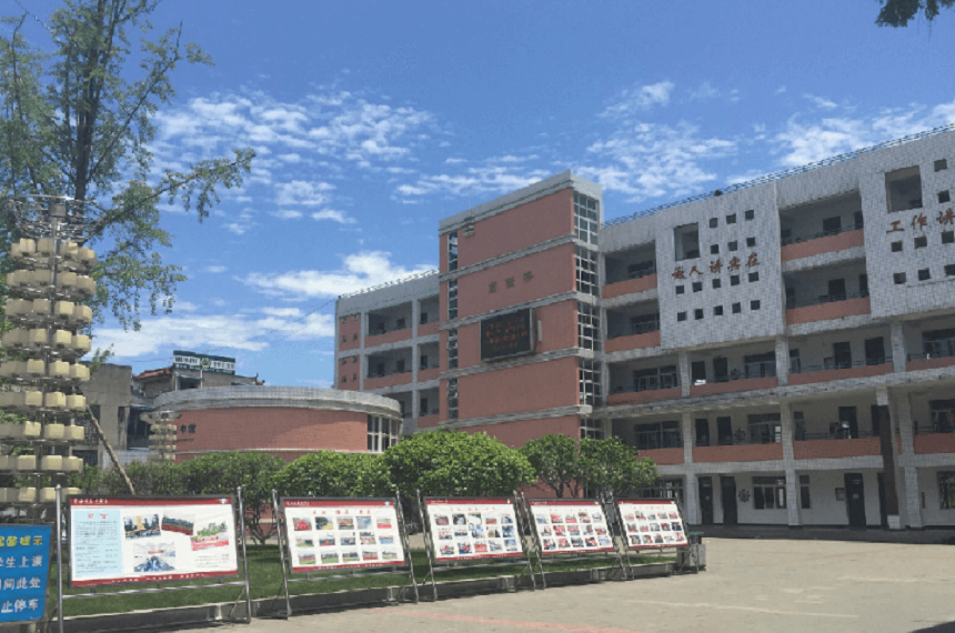 成都市籍田中學(xué)是公辦還是民辦？