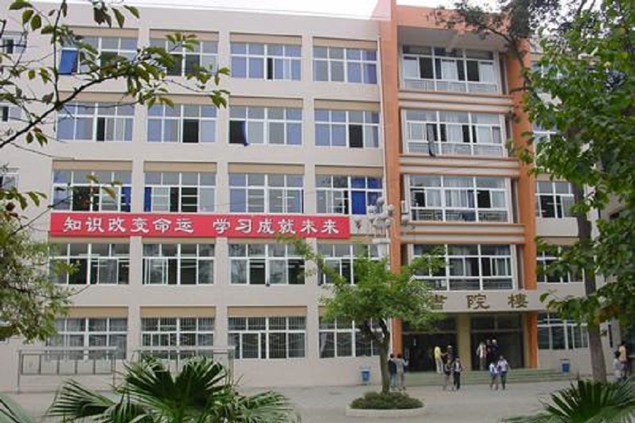 新都二中校園環(huán)境怎么樣？