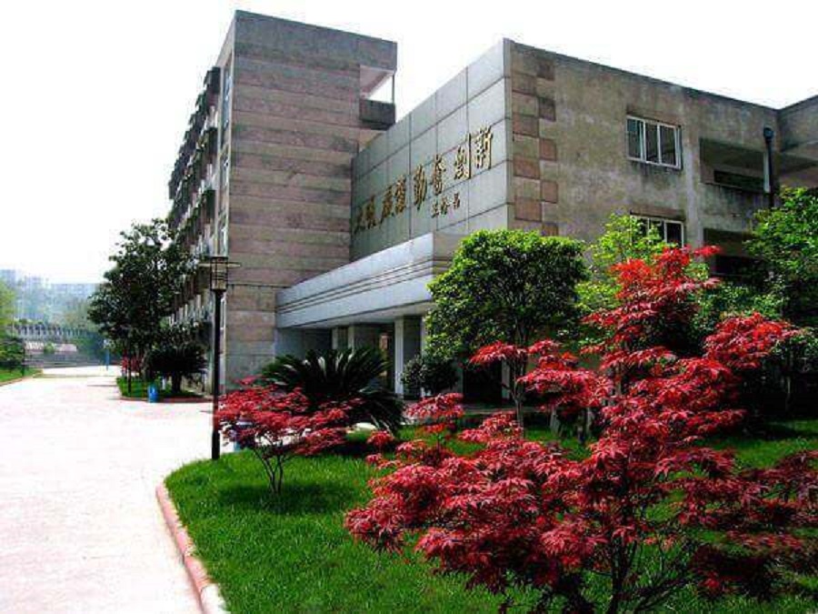 四川省科學(xué)城第一中學(xué)校園環(huán)境怎么樣？