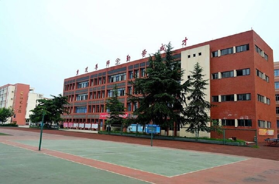 江油一中是公辦院校嗎？