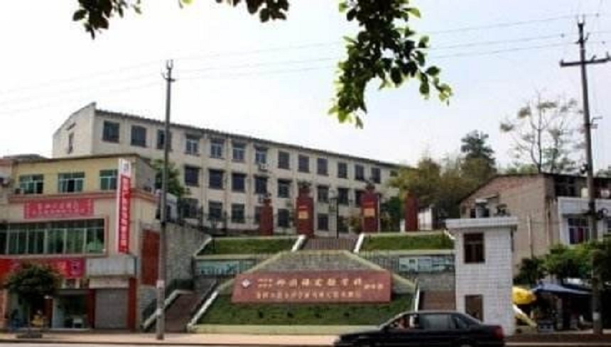 資陽外國語學校環(huán)境、教學設施好不好？