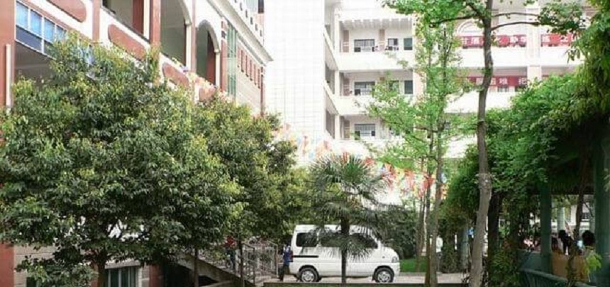 伍隍中學校園環(huán)境好嗎？
