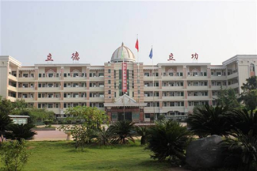 伍隍中學(xué)師資怎么樣？