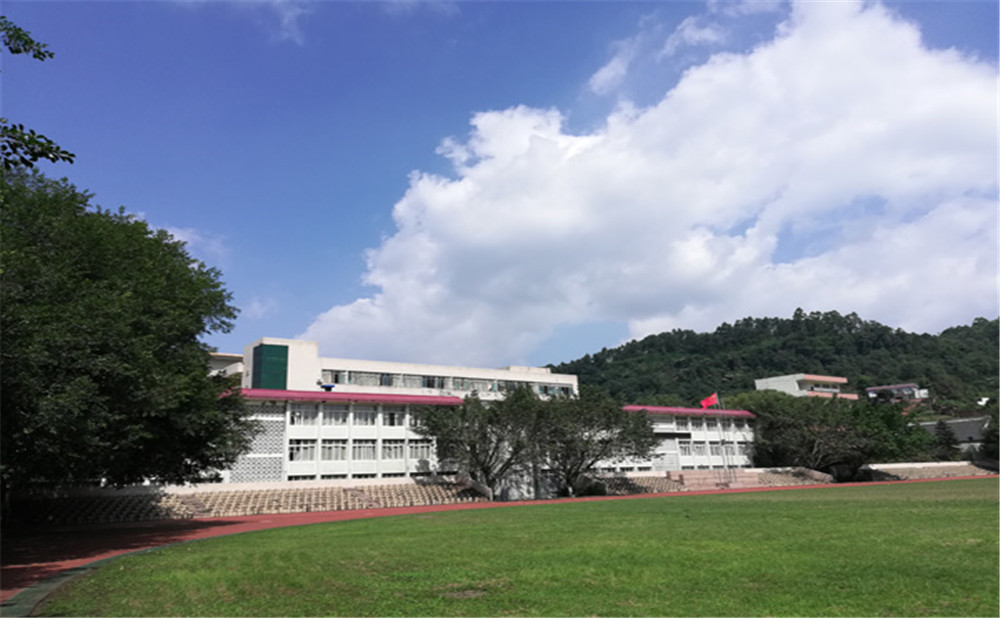 五通橋中學(xué)校園環(huán)境怎么樣？