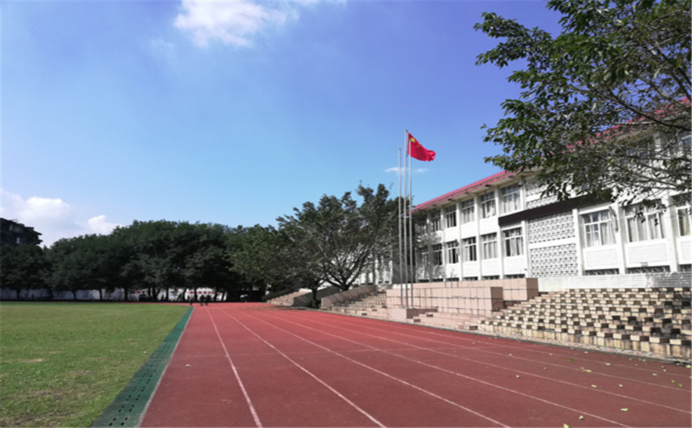 五通橋中學(xué)校園環(huán)境怎么樣？