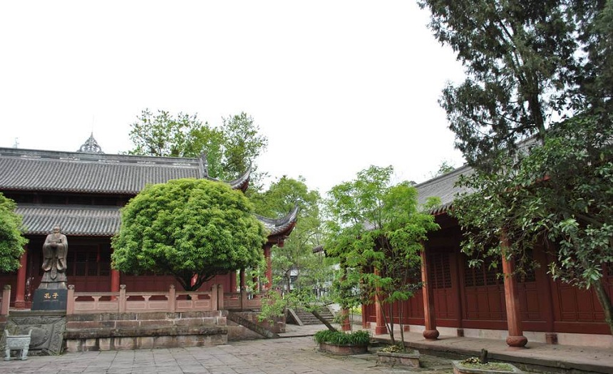 名山中學(xué)地址在哪里？