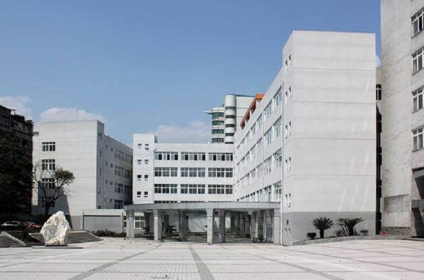 雅安市強項雙語中學校園環(huán)境怎么樣？