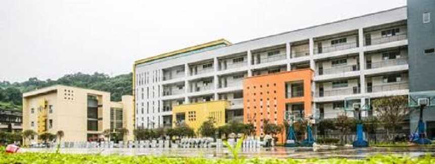 雅安二中寢室、校園環(huán)境怎么樣？