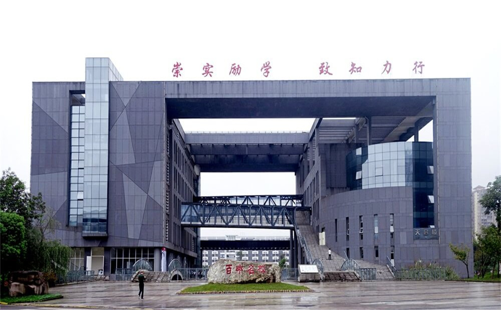 瀘州老窖天府中學(xué)招辦電話是多少？