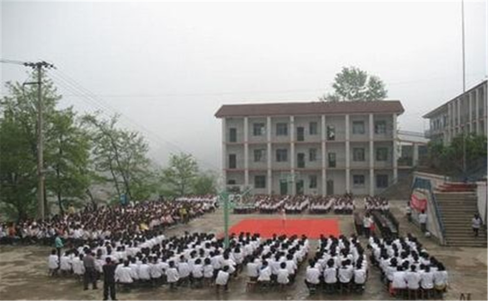 萬源市第二中學(xué)環(huán)境怎么樣、好嘛？
