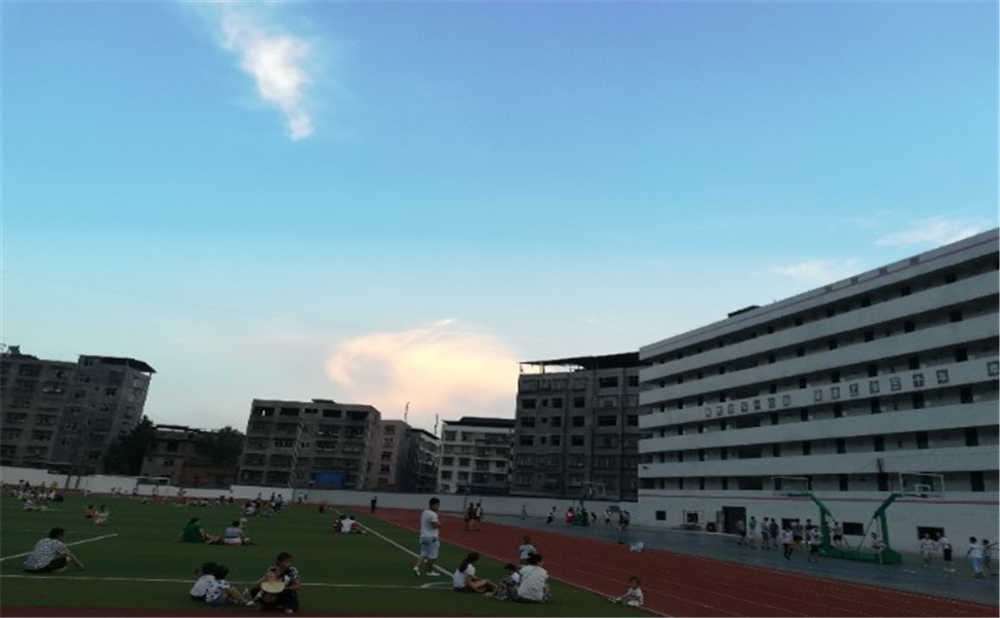 鐵佛中學(xué)學(xué)校詳細地址在什么地方？