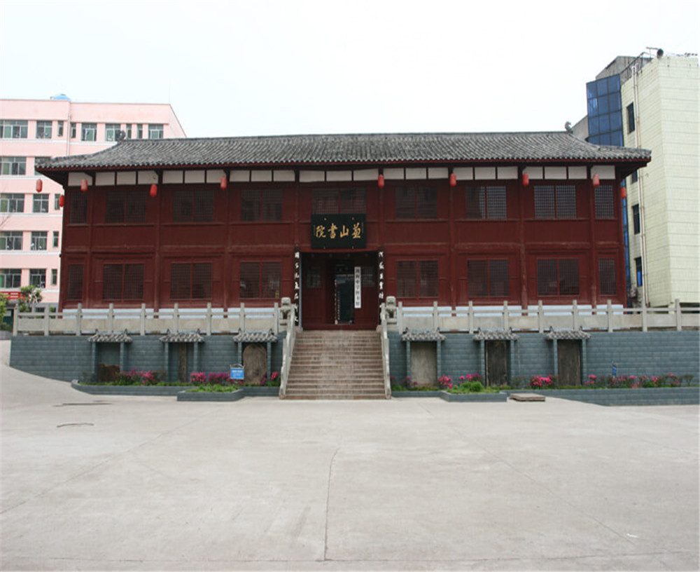 劍閣中學學校環(huán)境怎么樣？