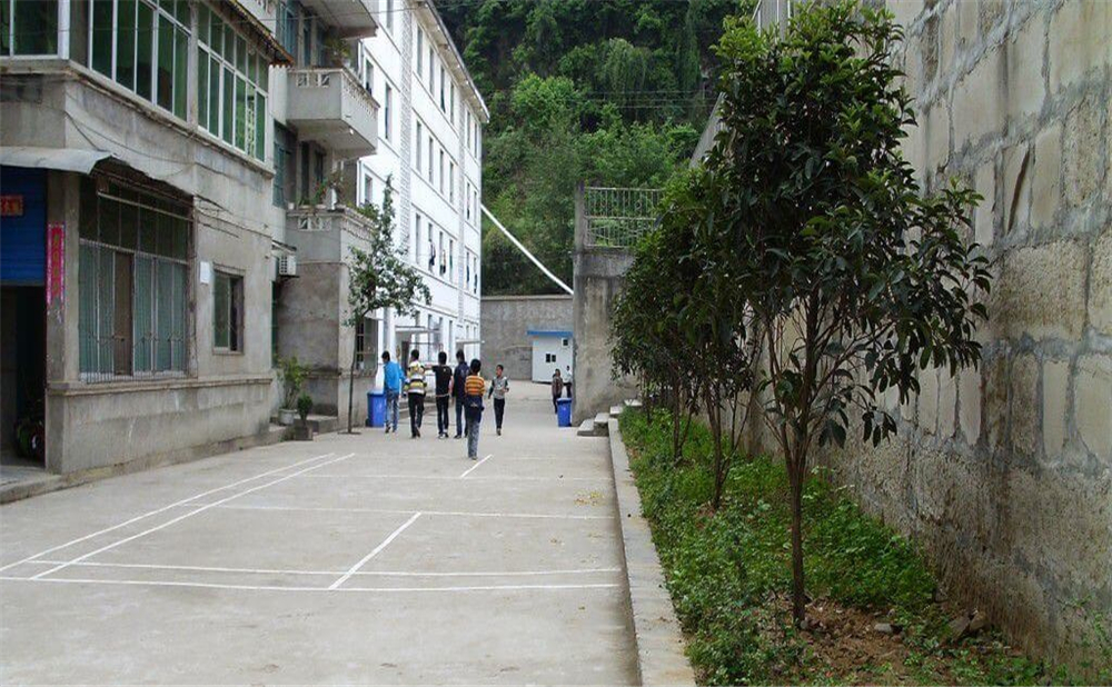 玉山中學學校環(huán)境怎么樣？