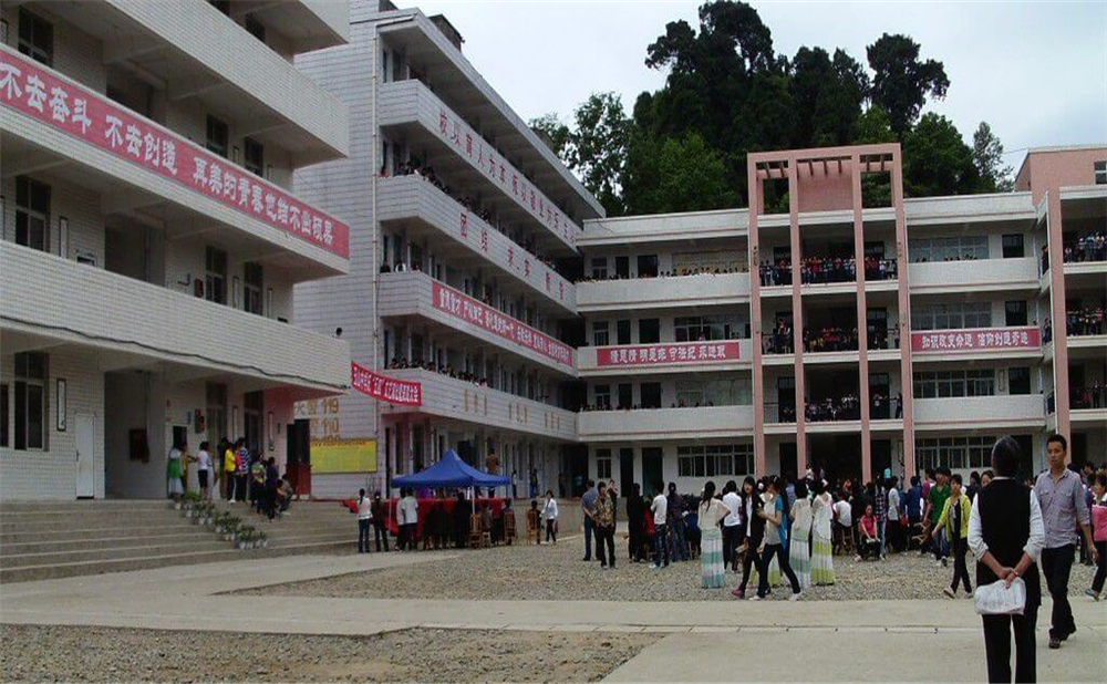 玉山中學學校環(huán)境怎么樣？