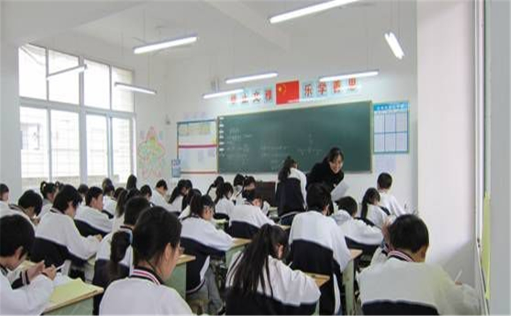 鼎山中學2020年中考錄取分數線是多少分？