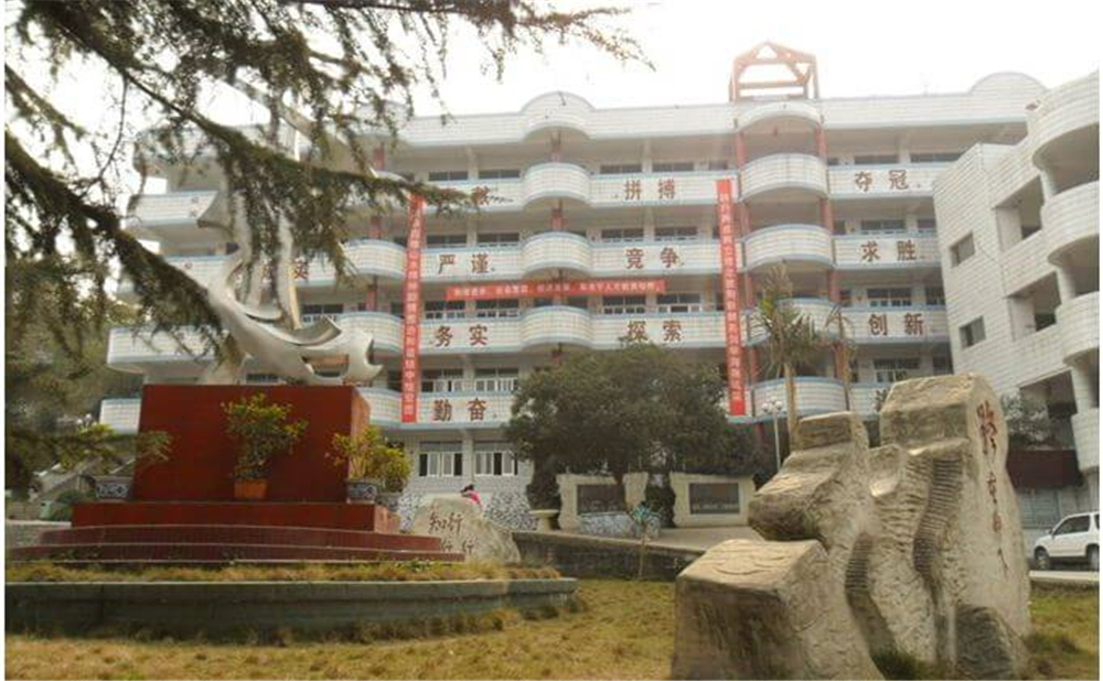 資中龍結(jié)中學(xué)學(xué)校環(huán)境怎么樣？