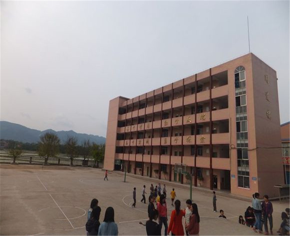 開江縣任市中學的詳細地址在什么地方？