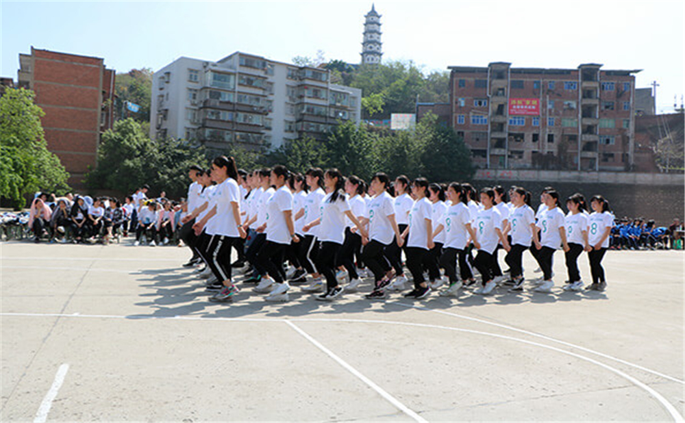 威遠縣自強中學(xué)學(xué)校詳細地址在什么地方？