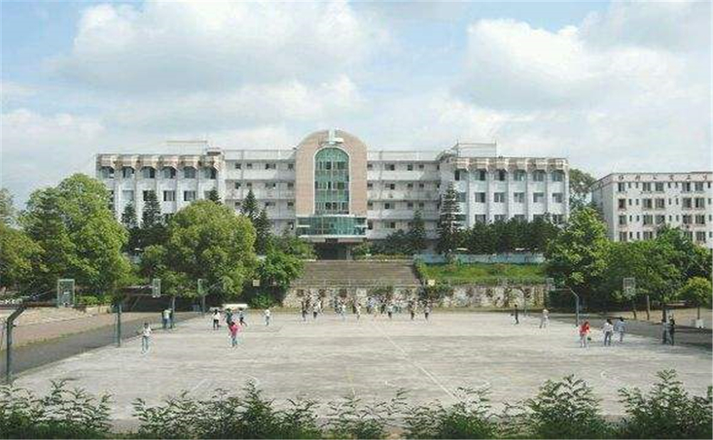 內(nèi)江十中學(xué)校環(huán)境怎么樣？
