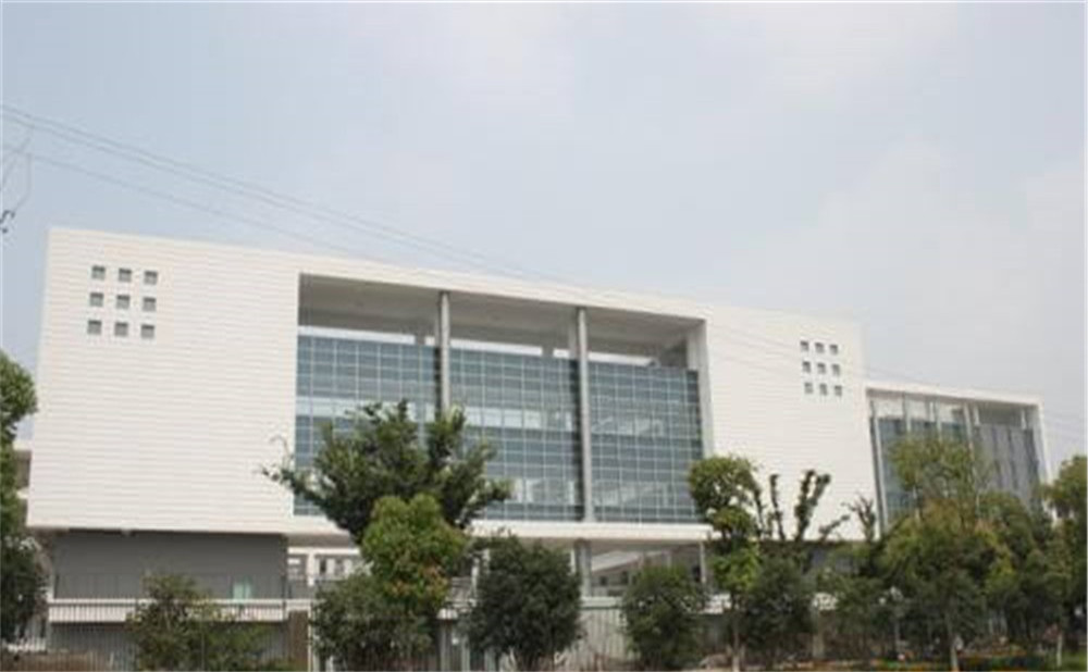 武勝飛龍中學(xué)是一所公辦學(xué)校嗎？