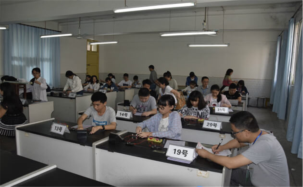 內(nèi)江第三中學(xué)學(xué)校招辦電話是多少？
