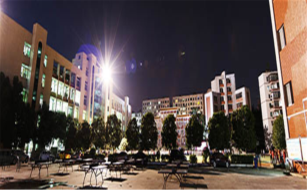 南充市白塔中學(xué)學(xué)校環(huán)境怎么樣？