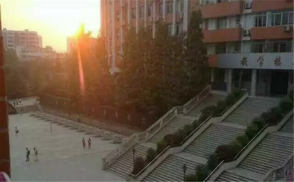 南充十一中學校環(huán)境怎么樣？