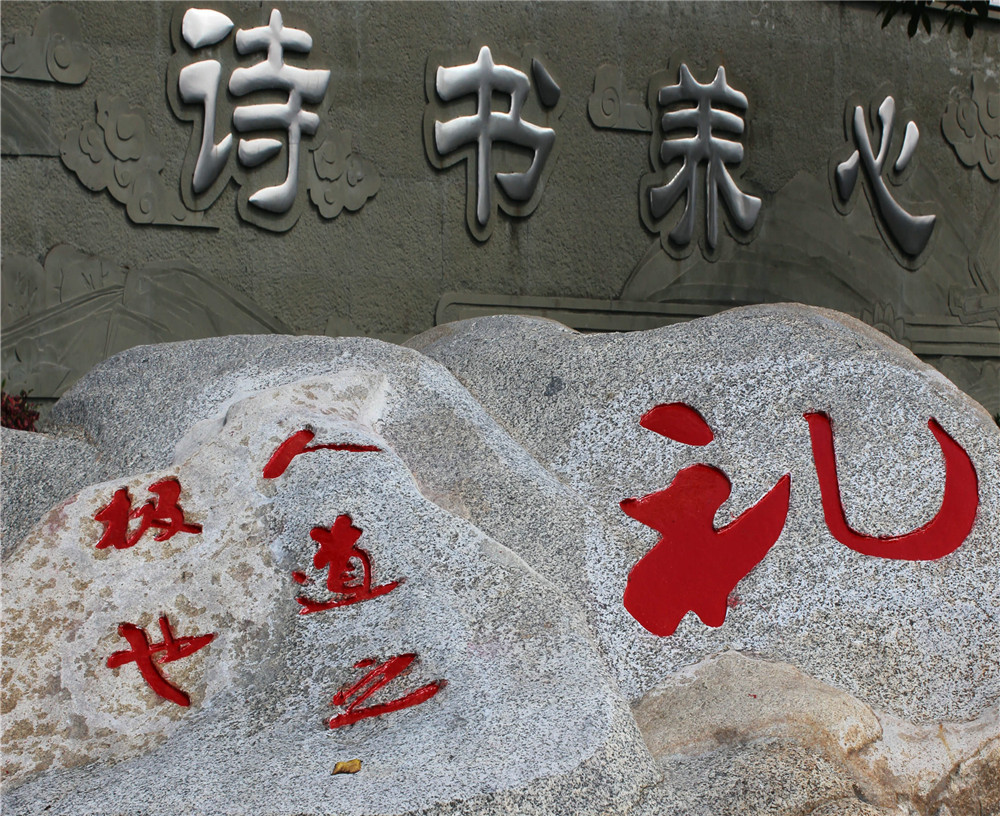 攀枝花市大河中學(xué)校招辦電話是多少？