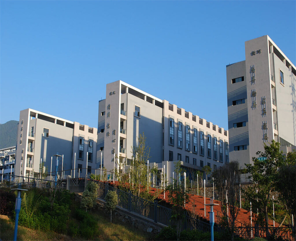 四川省米易學(xué)校招辦電話是多少？