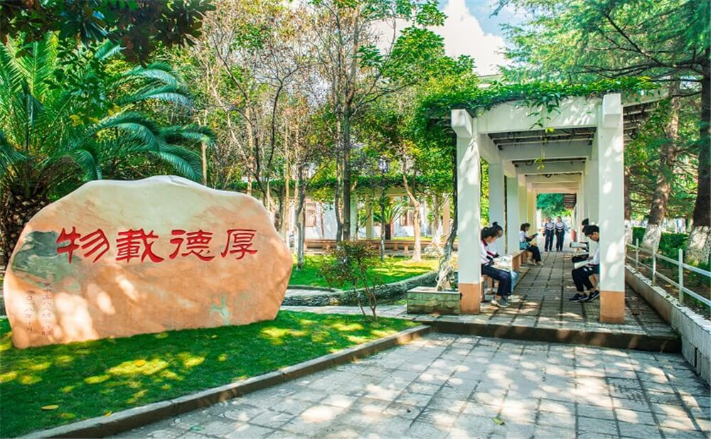閬中東風中學學校環(huán)境怎么樣？