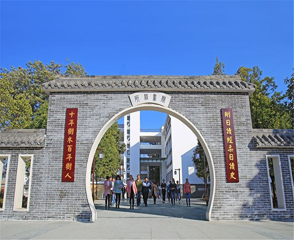 西昌市第二中學(xué)2020年的收費(fèi)標(biāo)準(zhǔn)是多少？