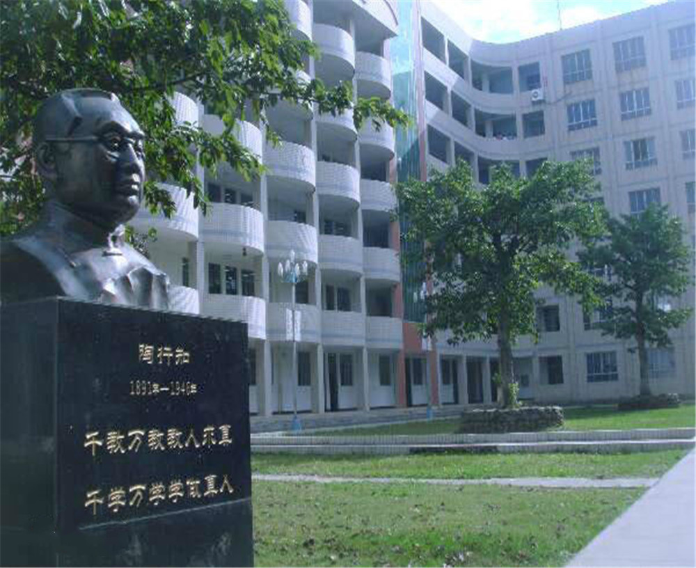 西昌市第六中學(xué)學(xué)校招辦電話是多少？