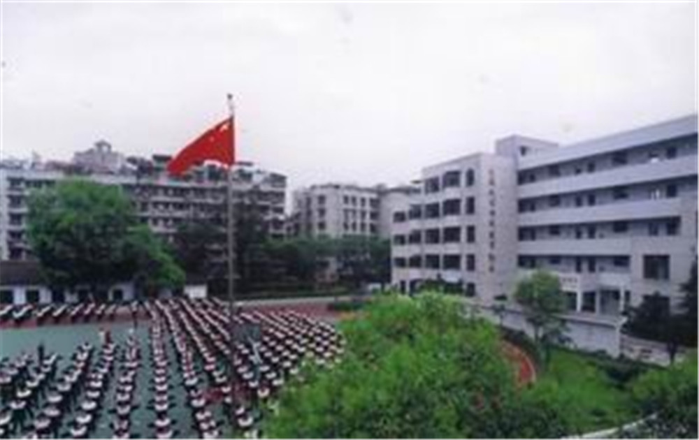 成都第十七中學高中部錄取分數(shù)線是多少？
