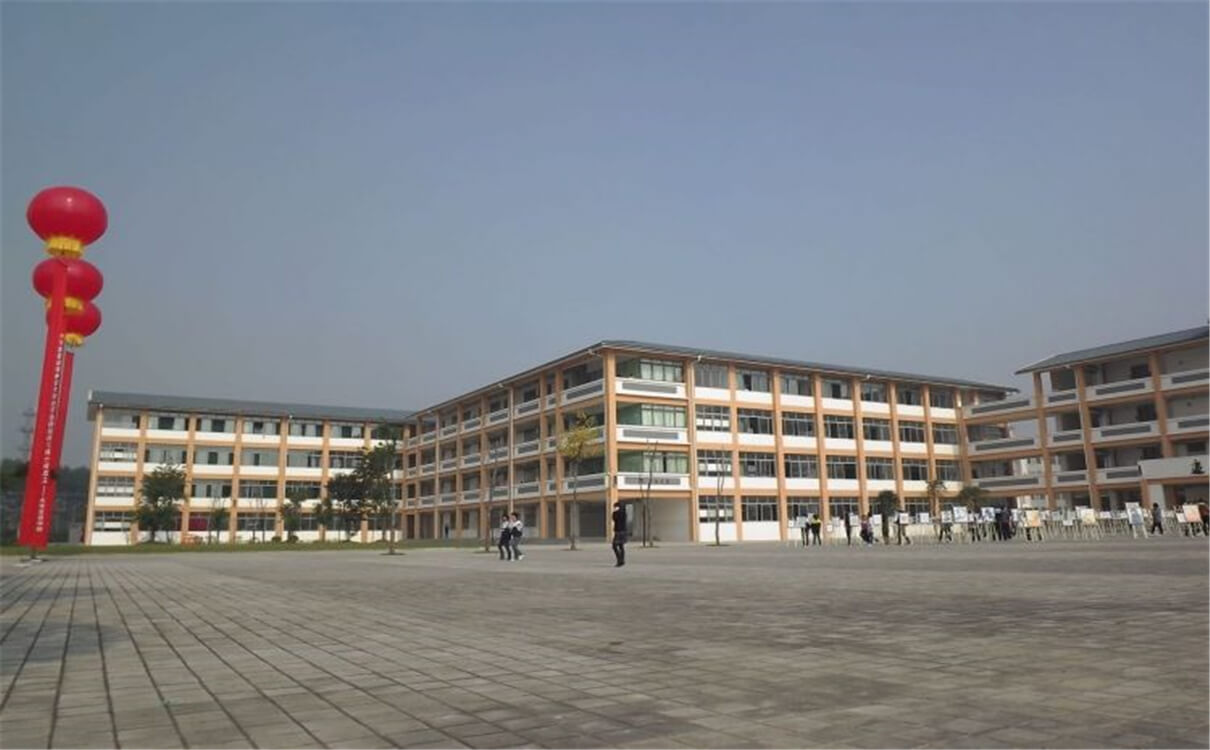 城廂中學(xué)每年的學(xué)費(fèi)是多少錢？