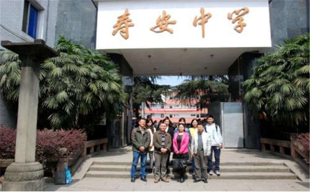 壽安中學(xué)每年的學(xué)費(fèi)是多少錢？