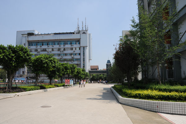 成都鐵路中學(xué)這個(gè)學(xué)校怎么樣？