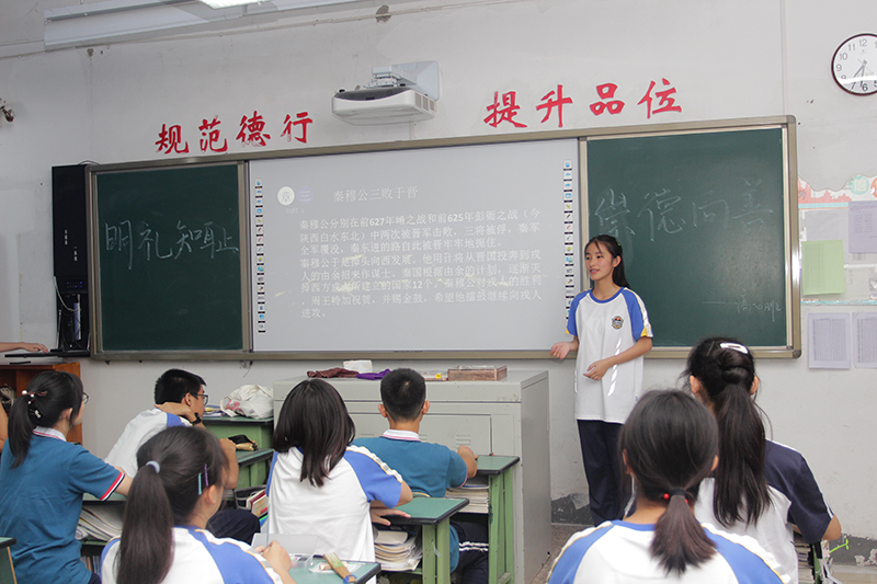 成都石室外國語學校一年的學費是多少？