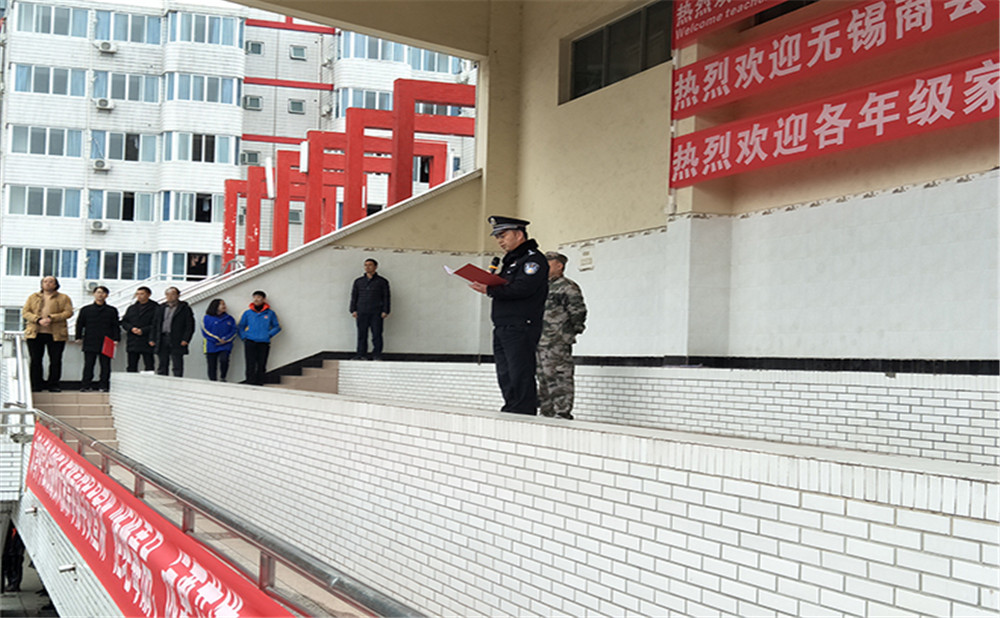 大彎中學(xué)外招生一年的學(xué)費(fèi)是多少？
