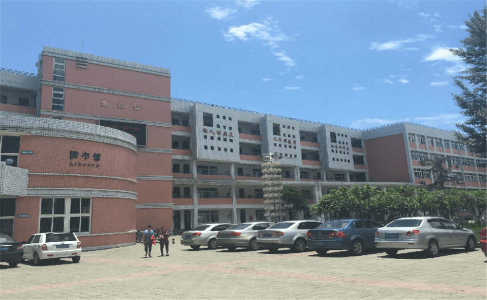 成都市籍田中學(xué)的去年錄取分?jǐn)?shù)線是多少分？