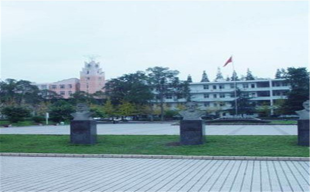 郫縣二中外招生一年的學(xué)費(fèi)是多少？