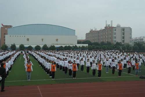 彭州中學(xué)的招生計劃是多少？