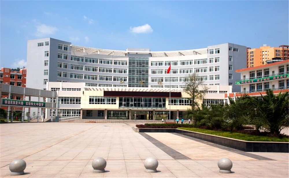 簡陽中學去年的錄取分數(shù)是多少？