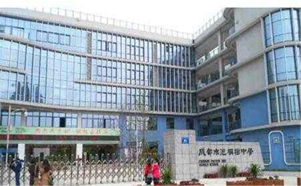 成都市泡桐樹中學(xué)近三年的錄取分?jǐn)?shù)是多少？