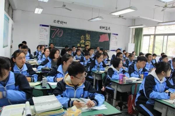 成都西北中學(xué)的學(xué)費(fèi)是多少？"西北.jpg"